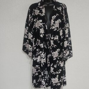Spiritual Gangster | Women's Black White Maya Floral Kimono Loungewear Robe
